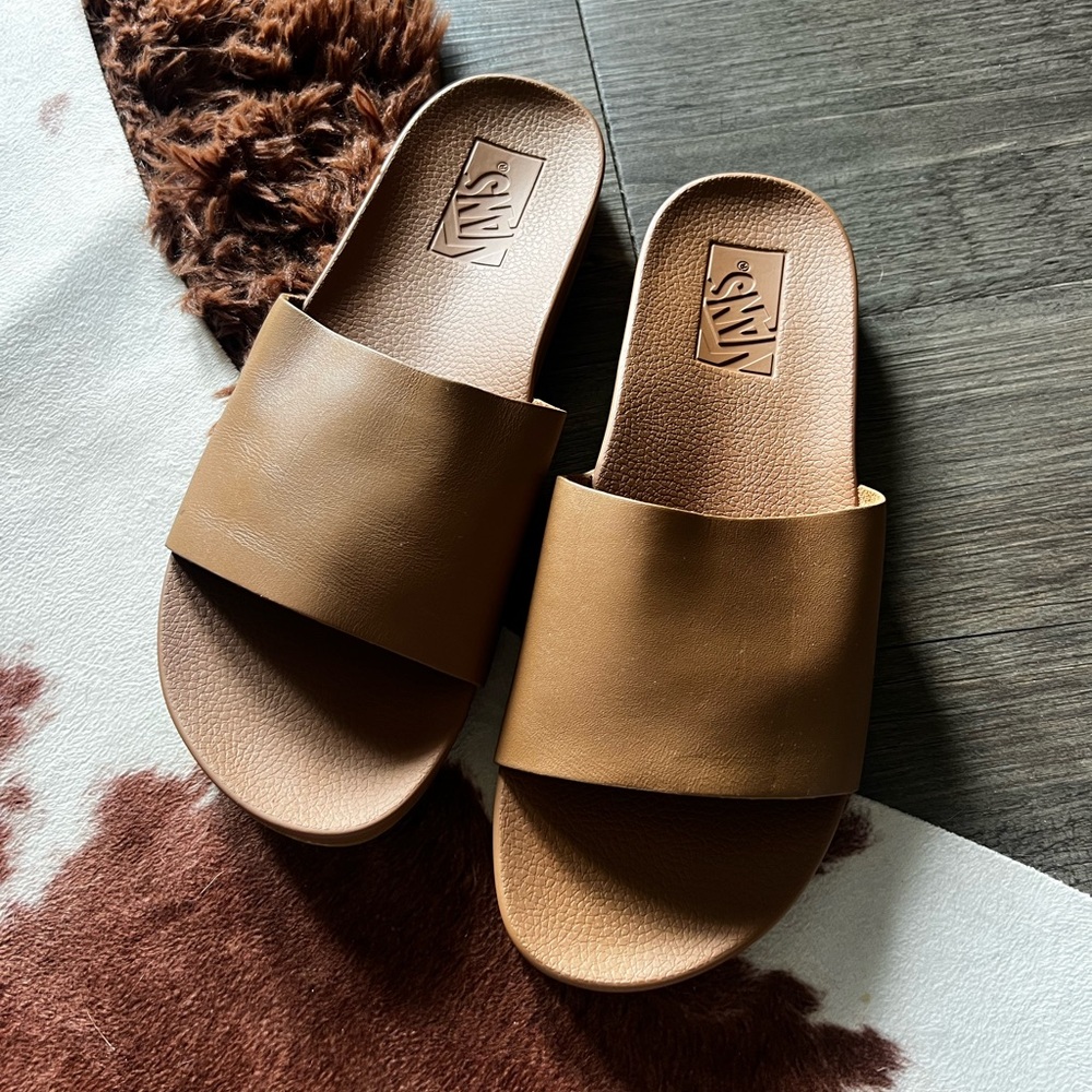 Vans Women’s Decon Leather Slide-On Sandal 7